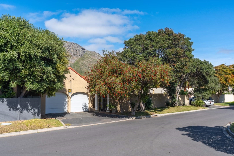 3 Bedroom Property for Sale in Kirstenhof Western Cape